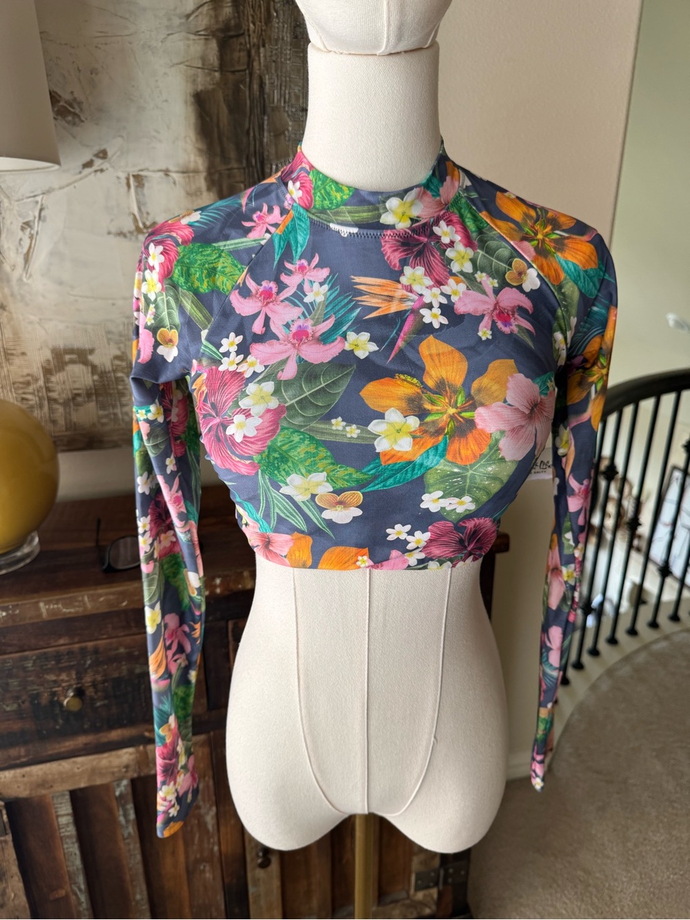 NWT Salt Life floral long sleeve rash guard cropped top.  Size XS